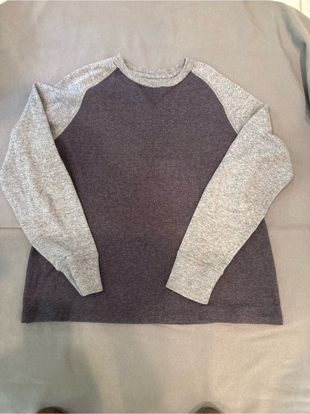 L.L.Bean Men's Gray Colorblock Long Sleeve Sweater Sweatshirt Slightly Fitted L